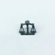 GÜMÜŞ HUKUK ADALET TERAZİSİ ROZET