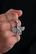 Gümüş Ahura Mazda Figürlü Erkek Kolye