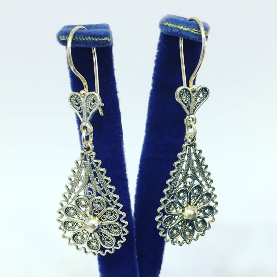 925 AYAR GÜMÜŞ OKSİTLİ TELKARİ DAMLA MODEL KÜPE