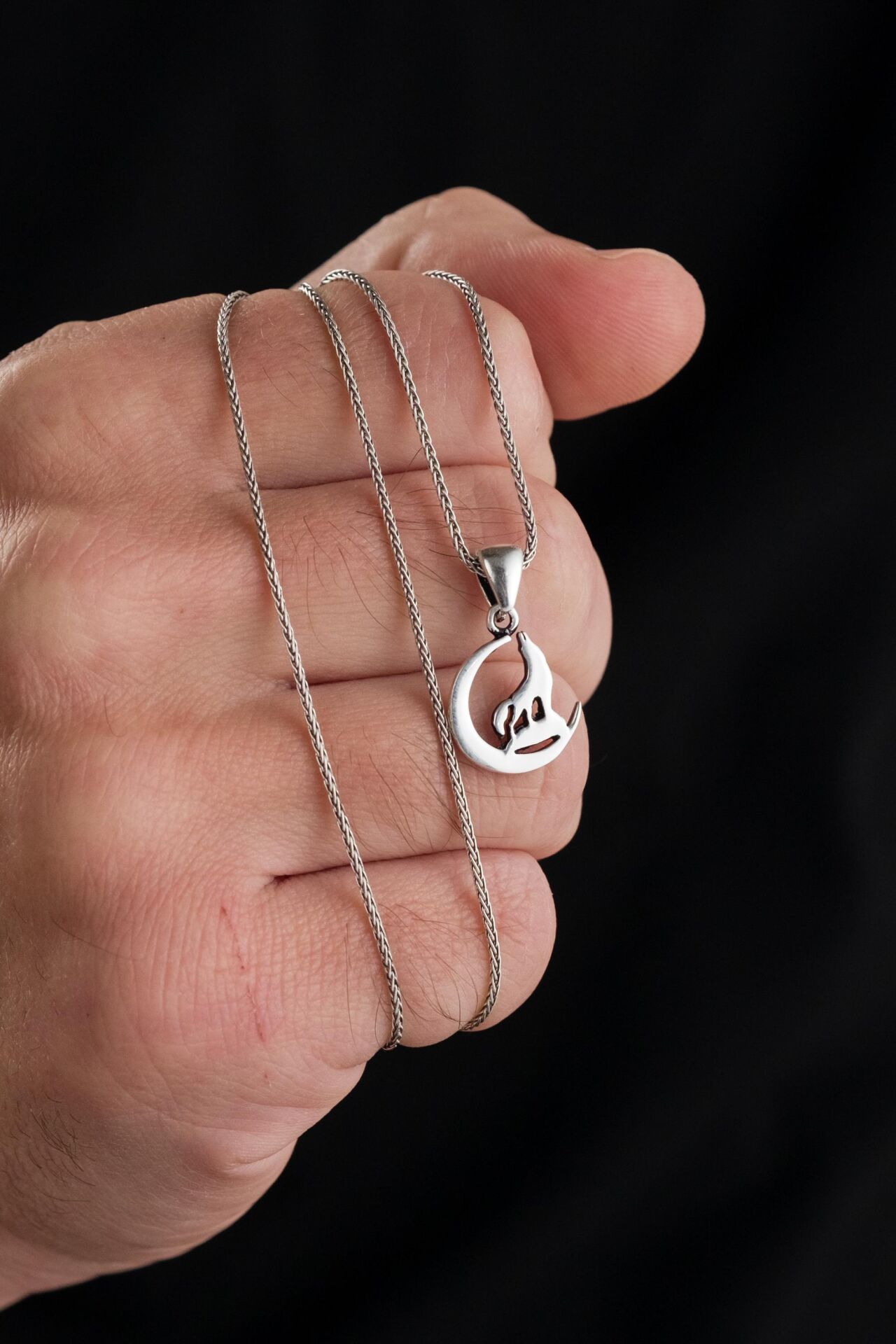 GÜMÜŞ BOZKURT HİLAL ULUYAN KURT KOLYE