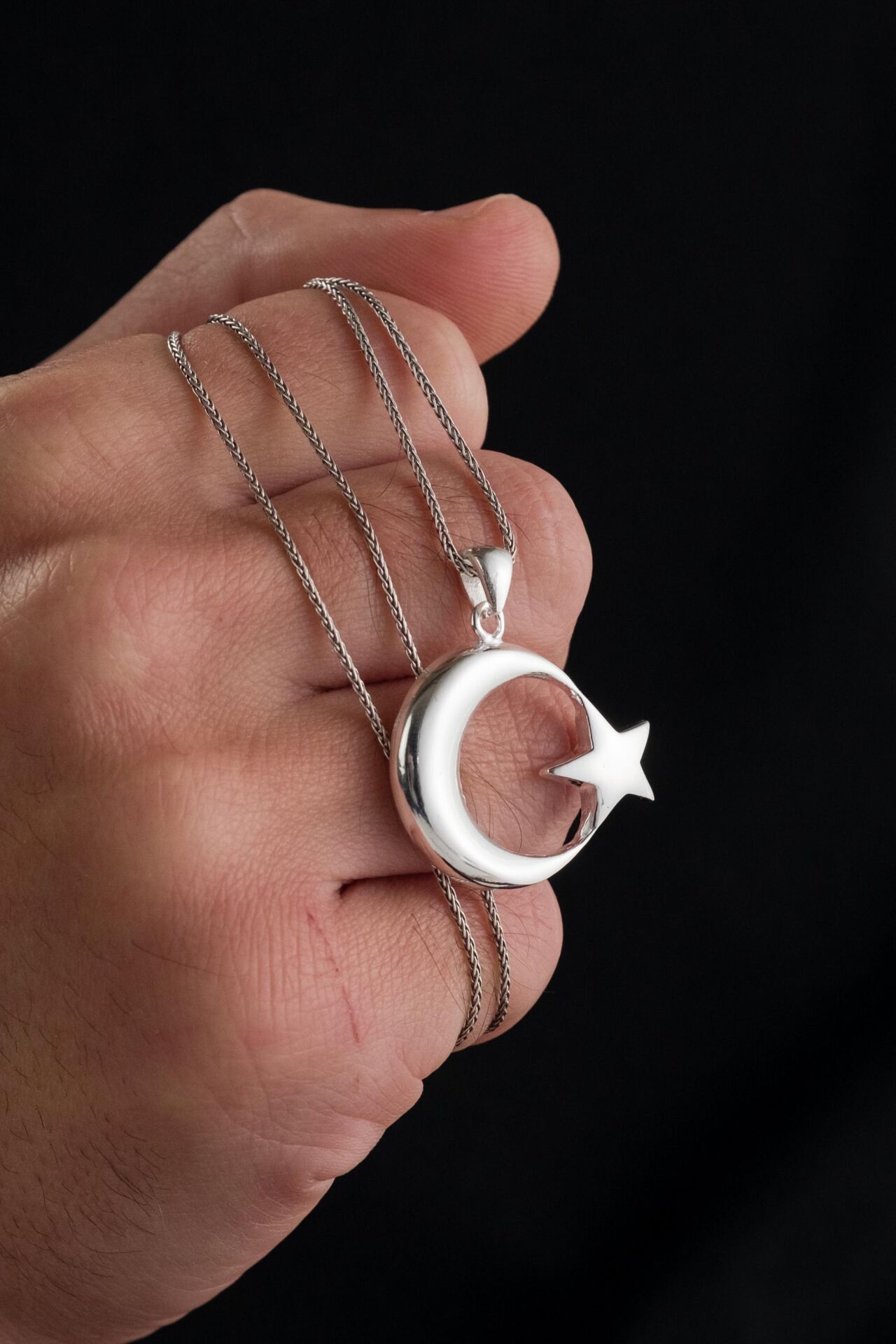 32 MM GÜMÜŞ AY YILDIZ BOMBELİ BAYRAK ERKEK KOLYE