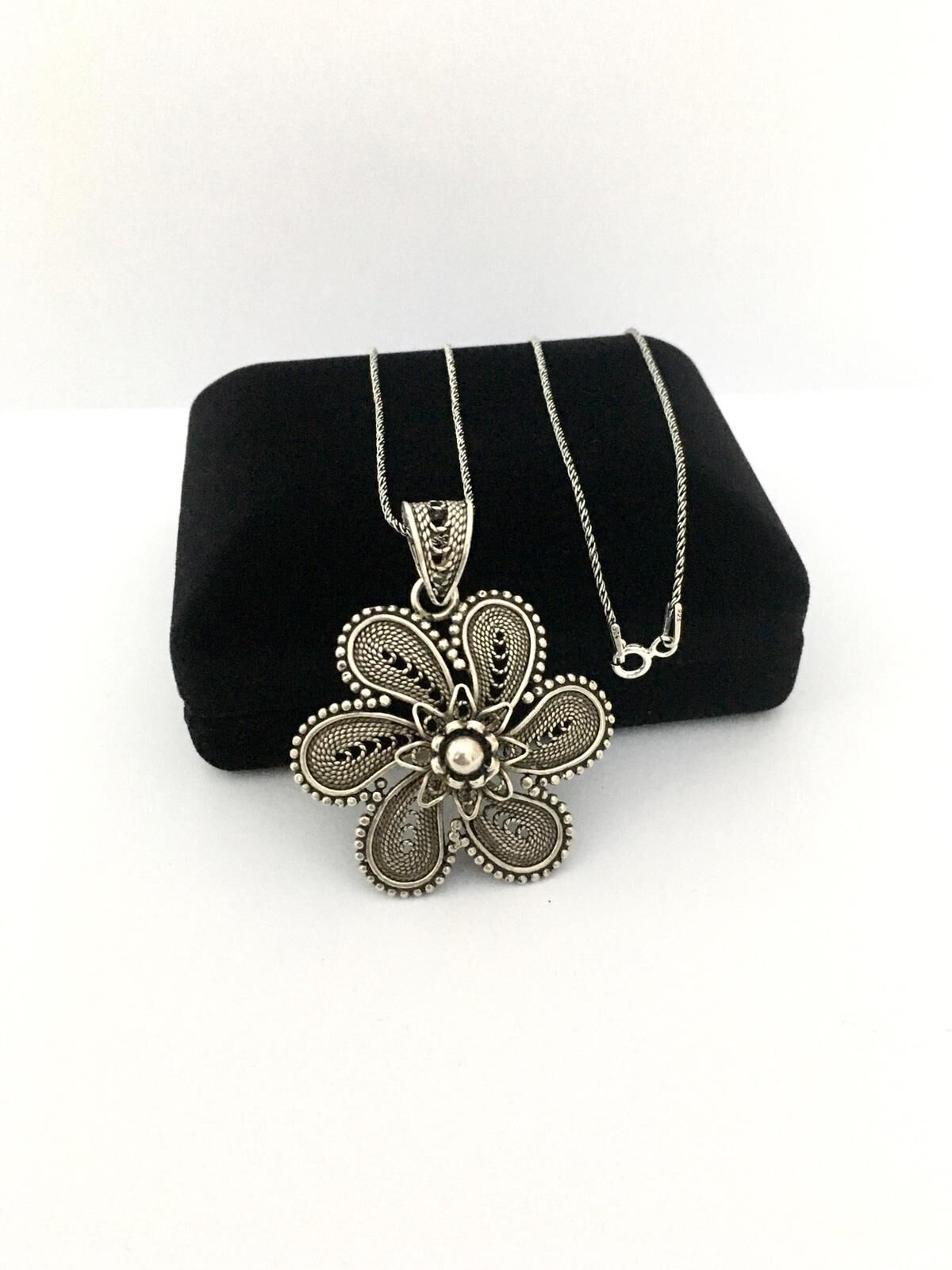 GÜMÜŞ TELKARİ ÇİÇEK KOLYE