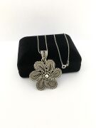 GÜMÜŞ TELKARİ ÇİÇEK KOLYE