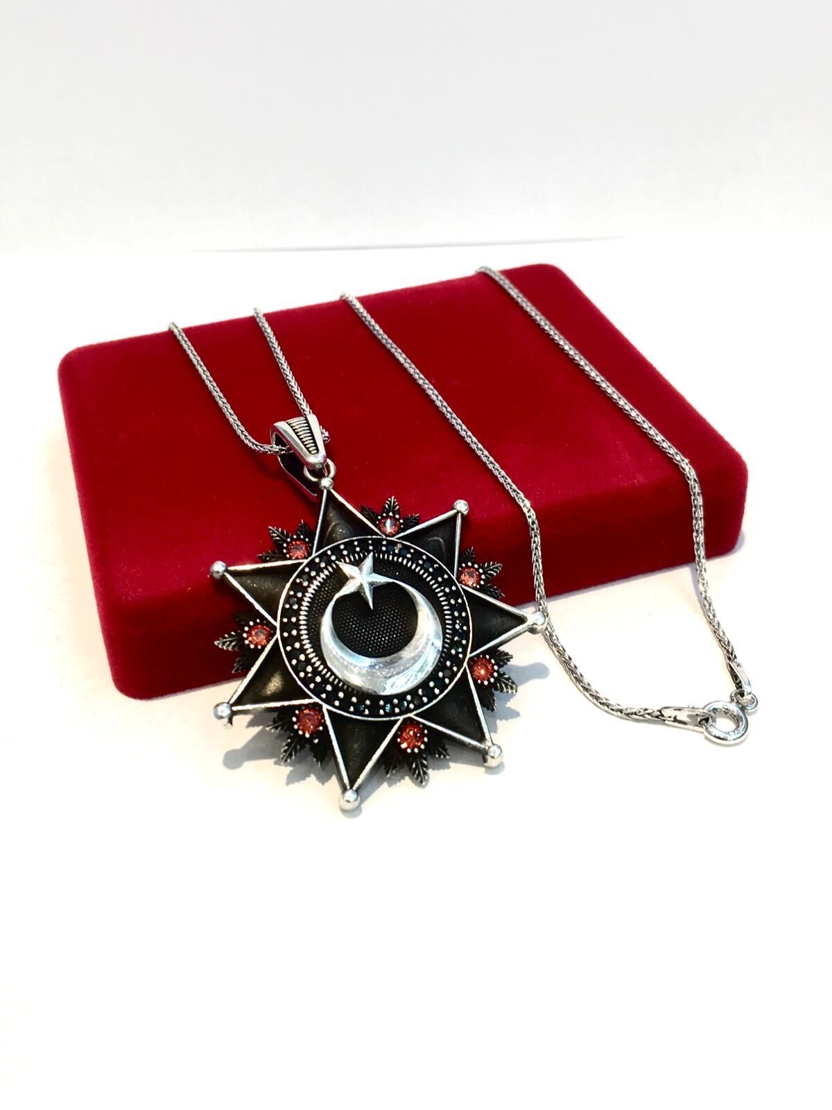 GÜMÜŞ AY YILDIZ SİYAH VE KIRMIZI ZİRKON TAŞLI ERKEK KOLYE