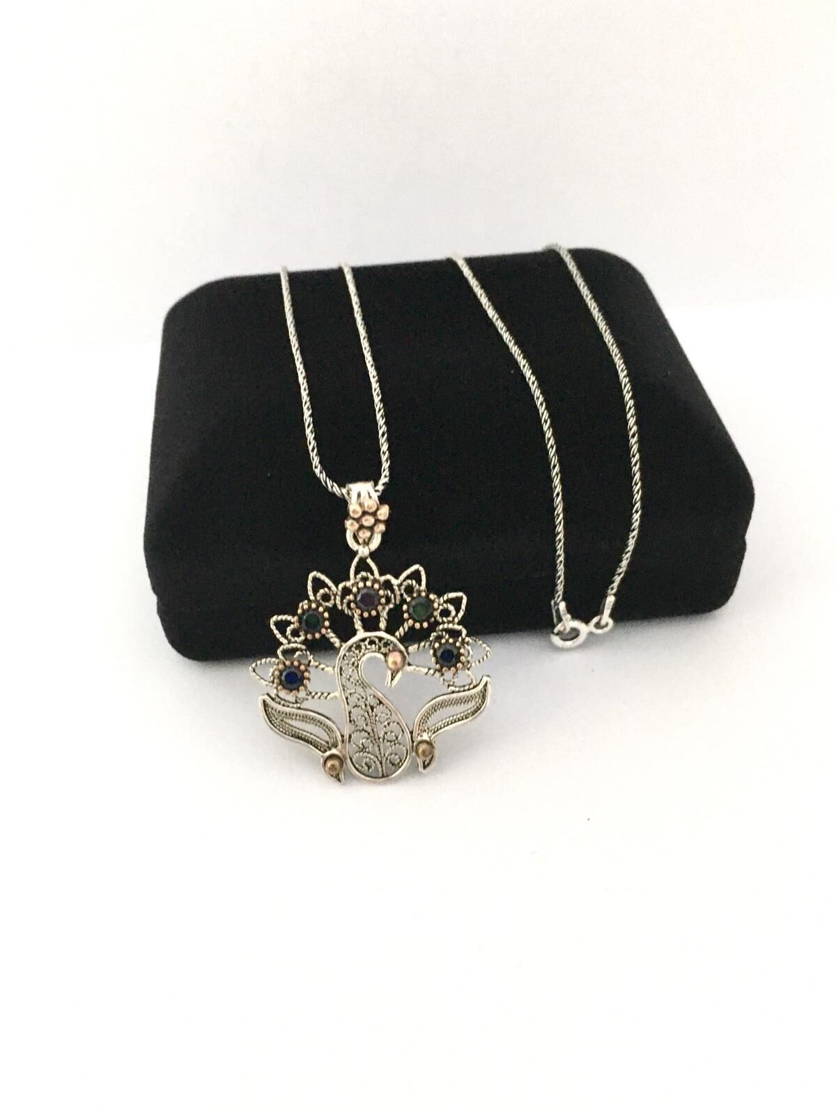 TELKARİ TAVUS KUŞU KÖK SAFİR TAŞLI GÜMÜŞ KOLYE