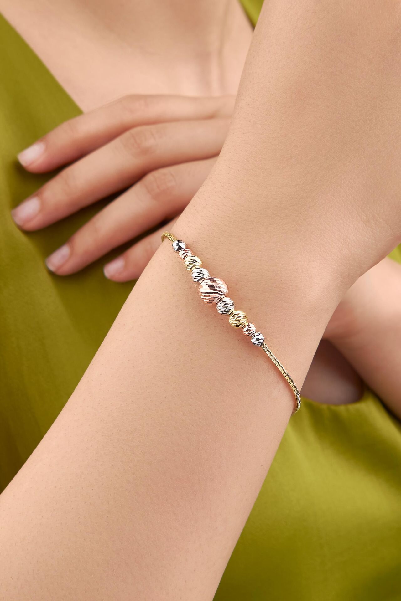 GÜMÜŞ DORİKA DORİSSA DOKUZ TOPLU ROSE ALTIN VE GÜMÜŞ RENKLİ BİLEKLİK