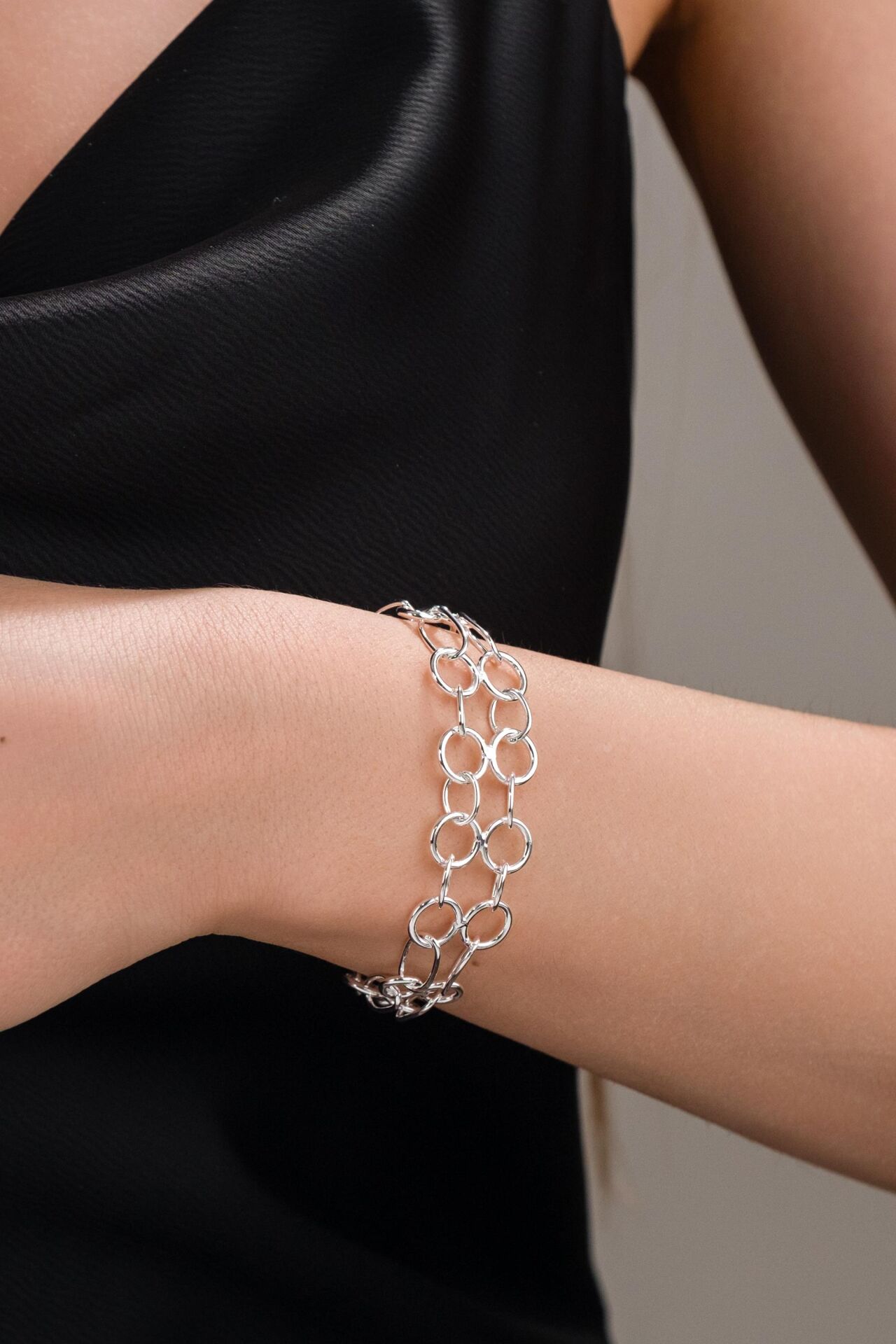 Gümüş Çift İki Sıralı Yuvarlak Halkalı Oval Ataç Zincir Hallow Geniş Taşsız Bileklik