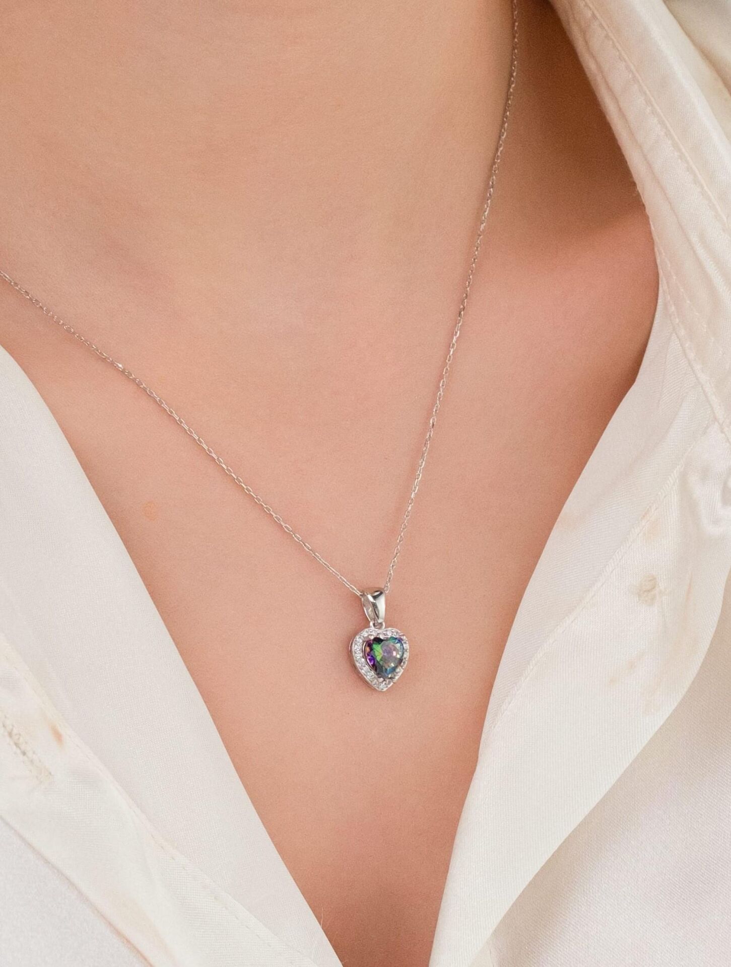 Gümüş Büyük Boy Mistik Topaz Taşlı Kalp Kolye