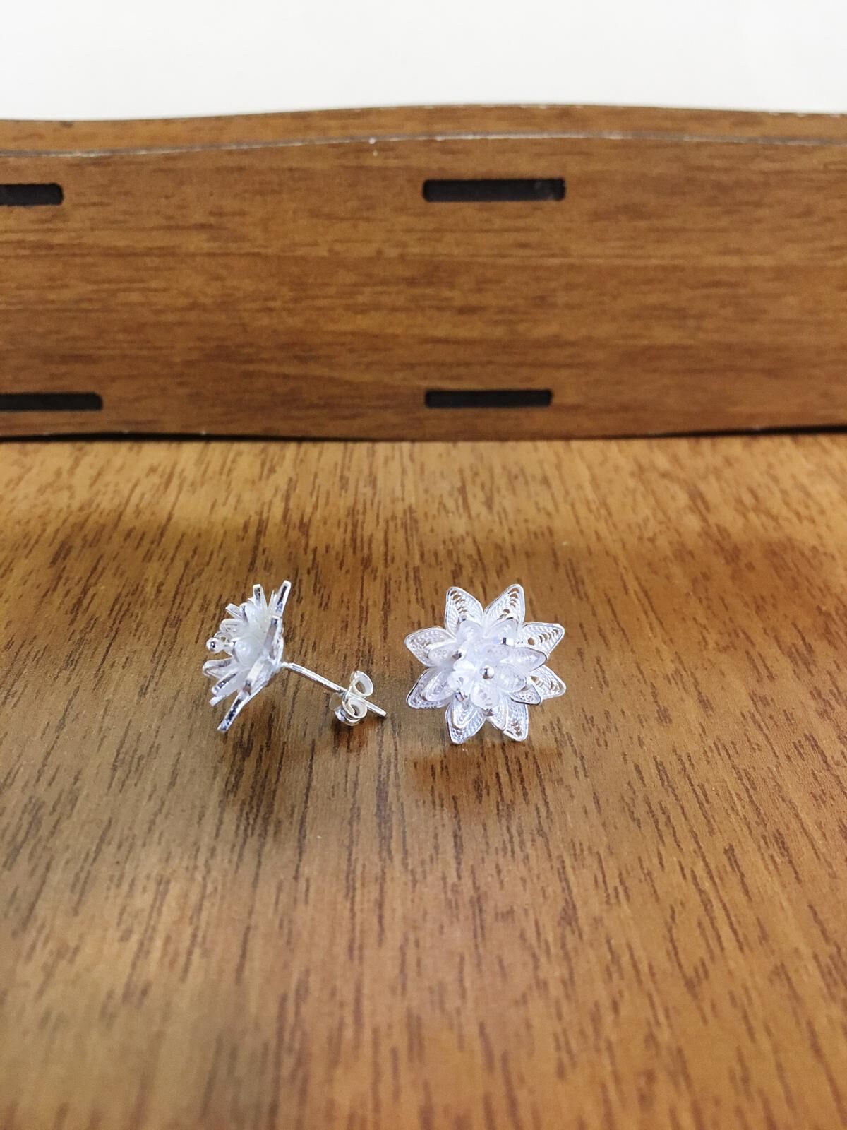 GÜMÜŞ TELKARİ ÇİÇEK KÜPE