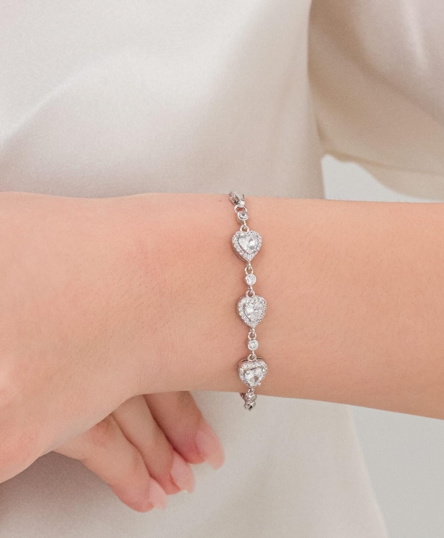 Gümüş Rodyumlu Pırlanta Modeli Beyaz Zirkon Taşlı Kalp Bileklik