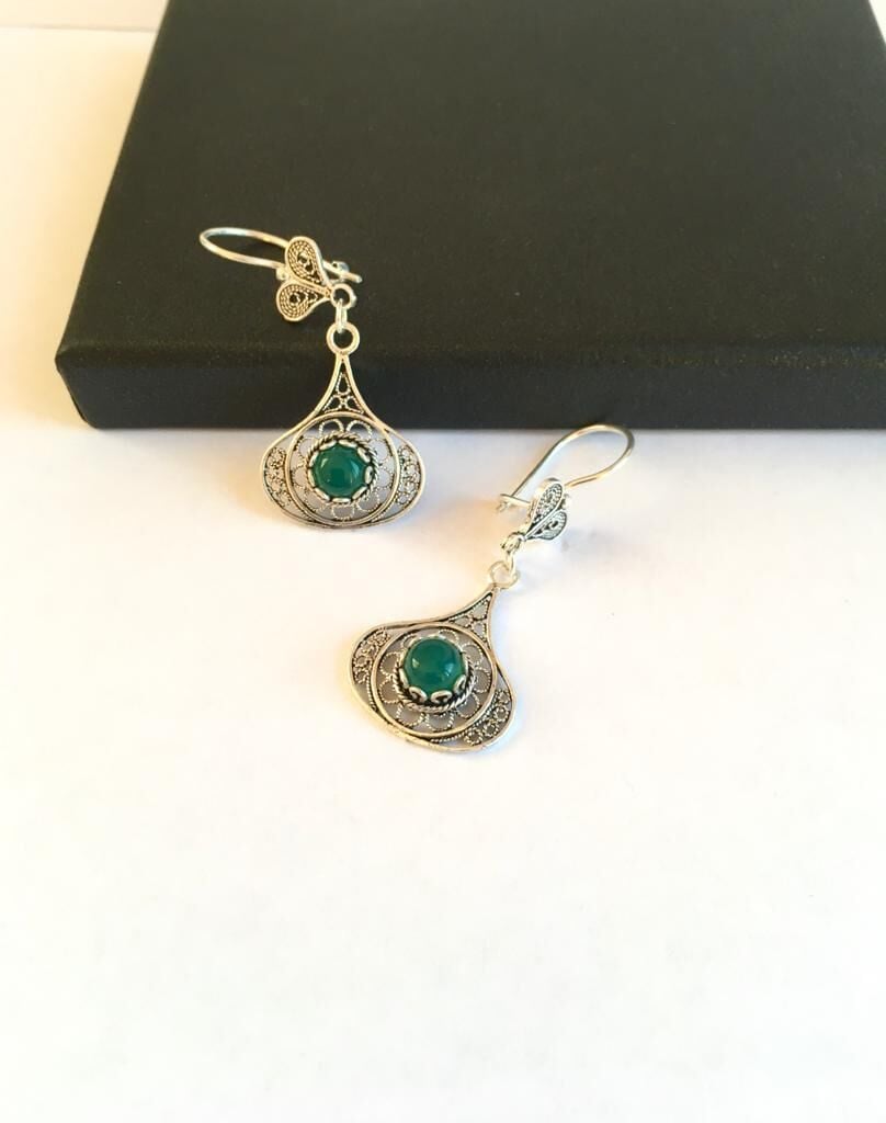 GÜMÜŞ YEŞİL AKİK TAŞLI TELKARİ KÜPE