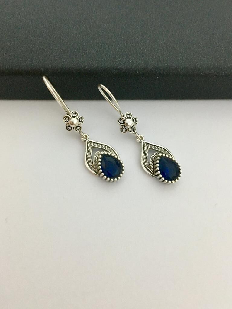 GÜMÜŞ KÖK SAFİR TAŞLI TELKARİ PARLAMENT MAVİSİ DAMLA KÜPE