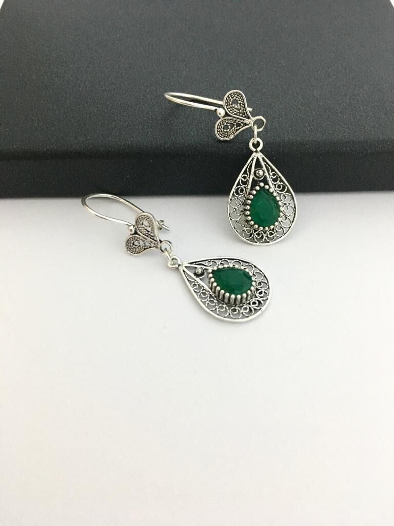 GÜMÜŞ YEŞİL KÖK ZÜMRÜT TAŞLI TELKARİ DAMLA KÜPE