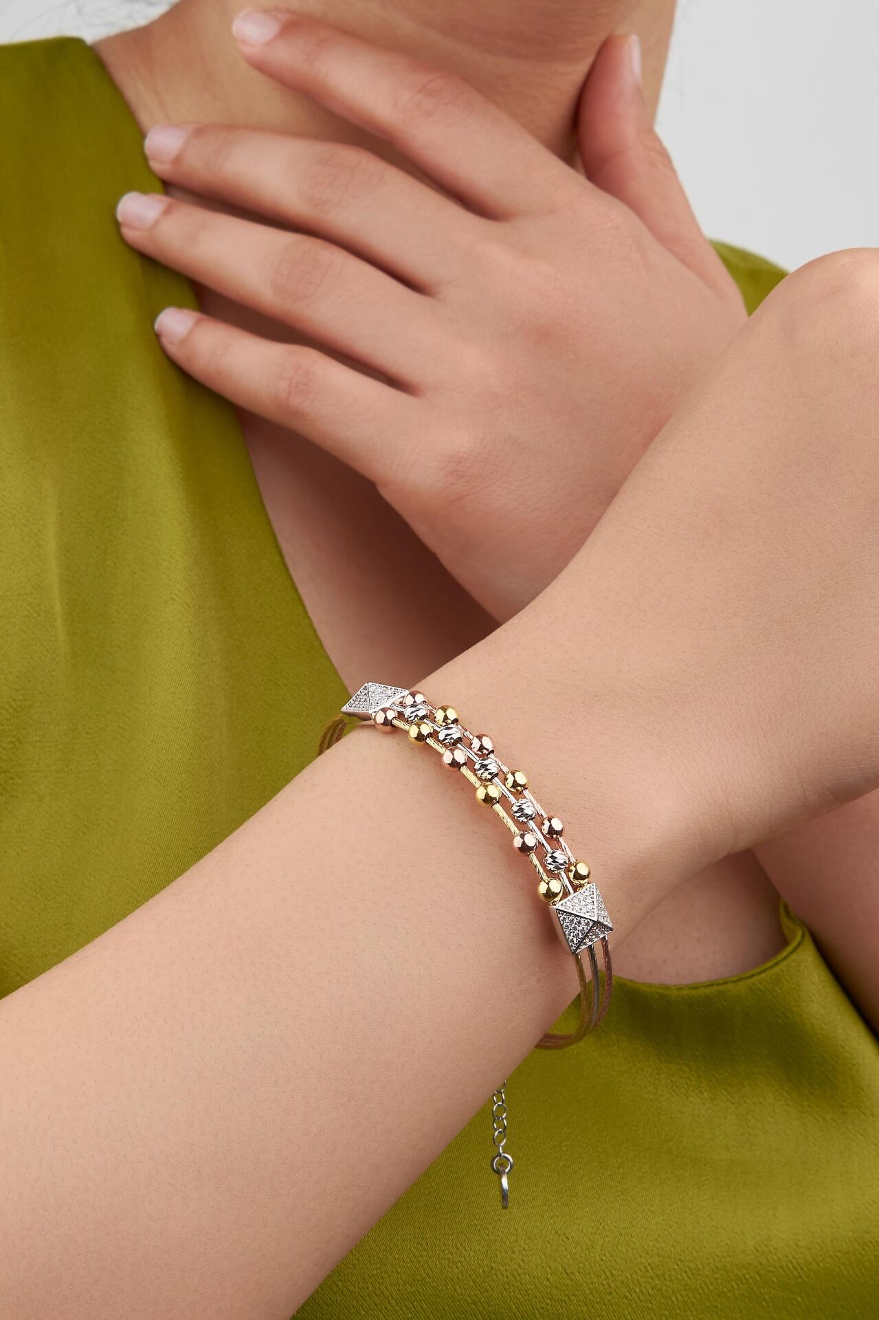 GÜMÜŞ DORİKA PİRAMİT ZİRKON TAŞLI ROSE ALTIN YALDIZLI İTALYAN MODEL DORİSSA TOPLU BİLEZİK