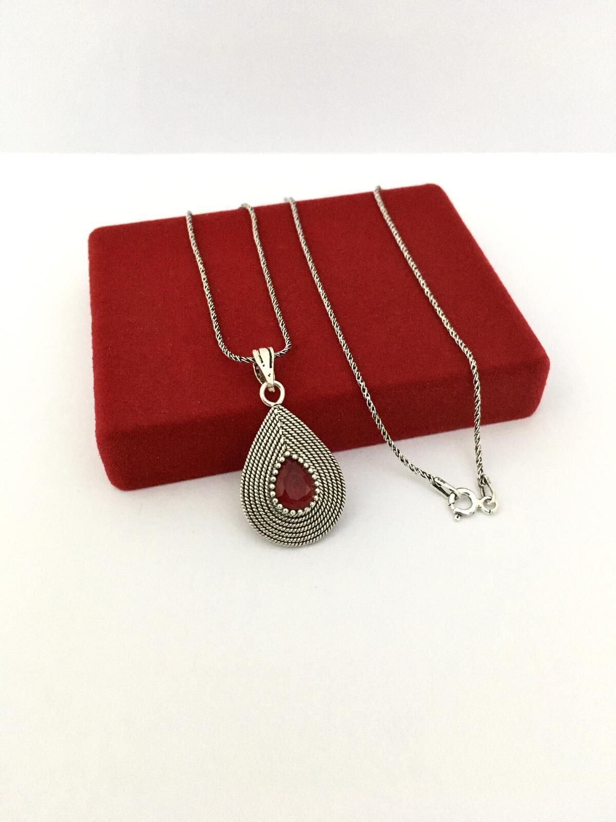 GÜMÜŞ TELKARİ KÖK YAKUT TAŞLI DAMLA KOLYE