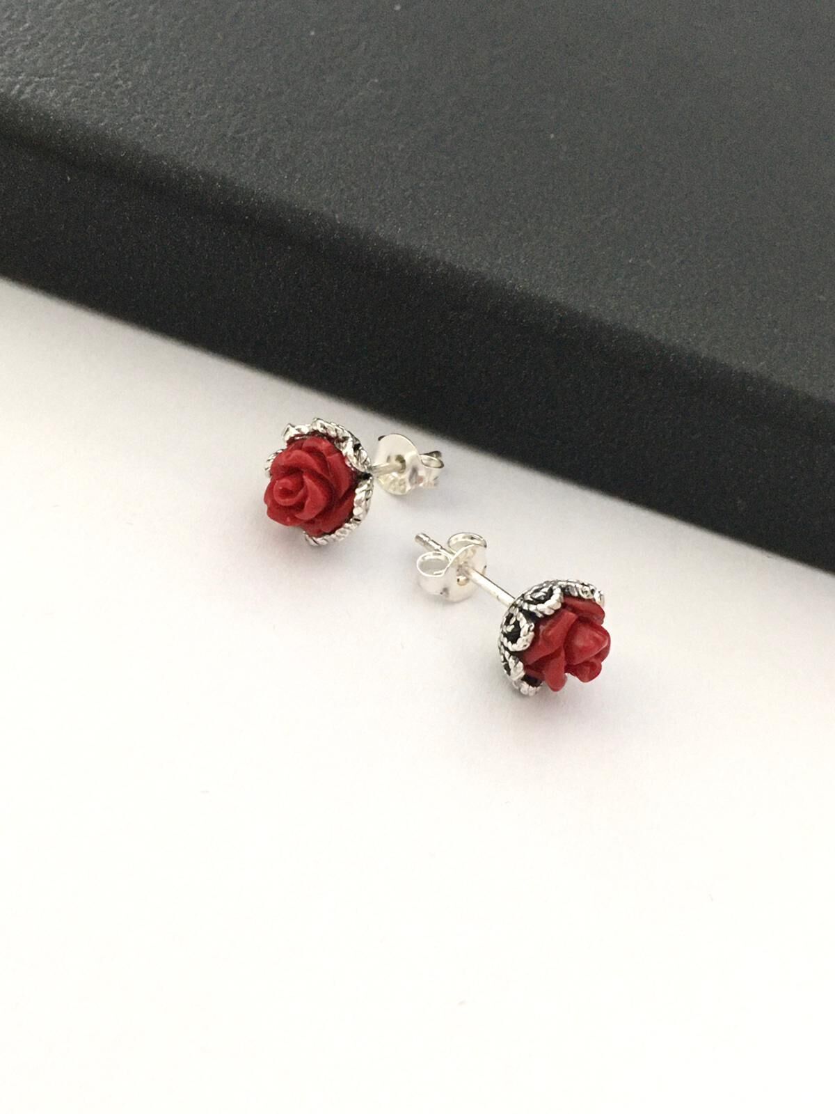 GÜMÜŞ TELKARİ KIRMIZI GÜL KÜPE