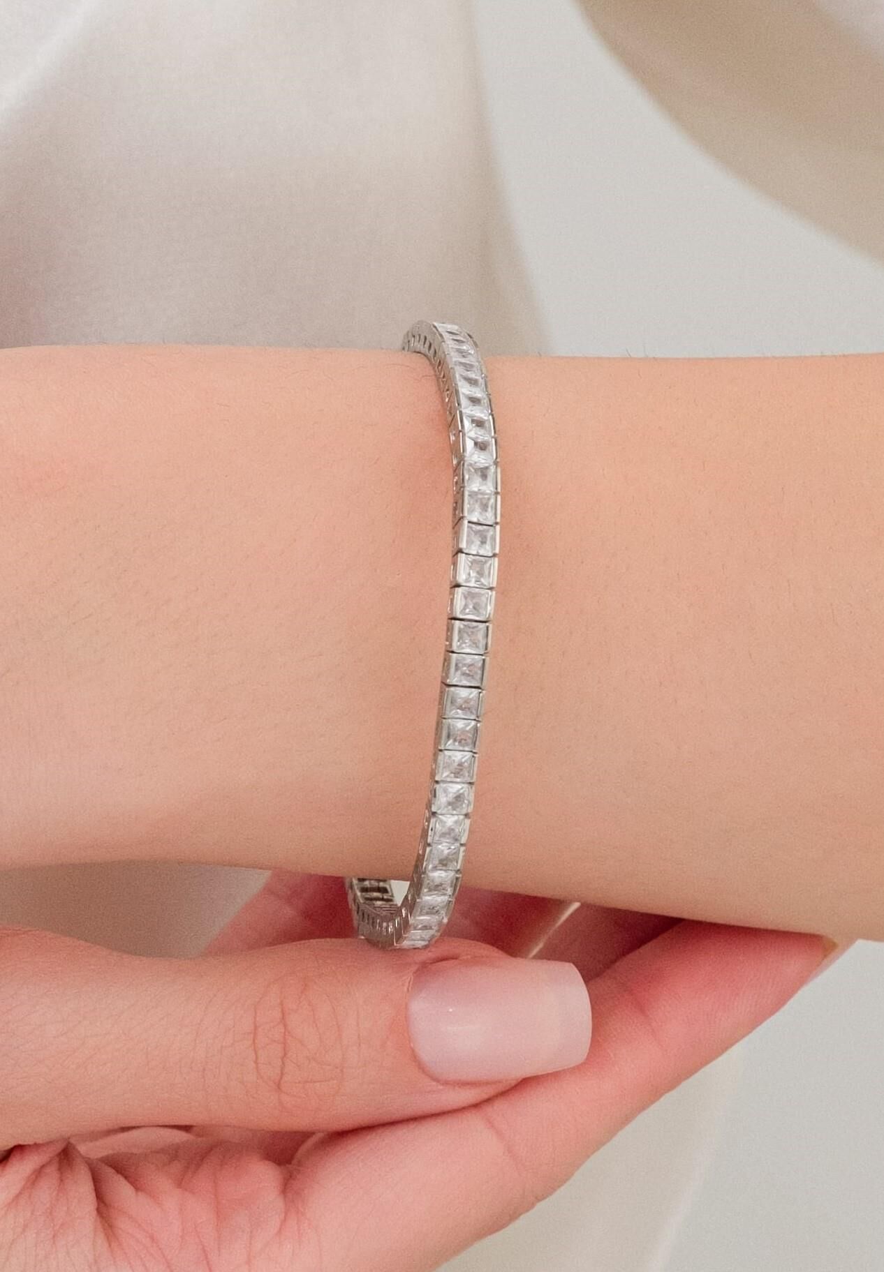 4 mm Gümüş Baget Kesim Beyaz Zirkon Taşlı Rodyumlu Su Yolu Bileklik