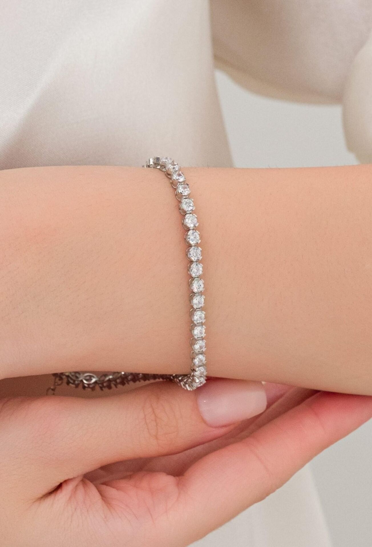 3.7 mm Gümüş Beyaz Zirkon Taşlı Rodyumlu Pırlanta Modeli Su Yolu Bileklik