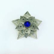GÜMÜŞ TELKARİ MAVİ ZİRKON TAŞLI ÇİÇEK BROŞ