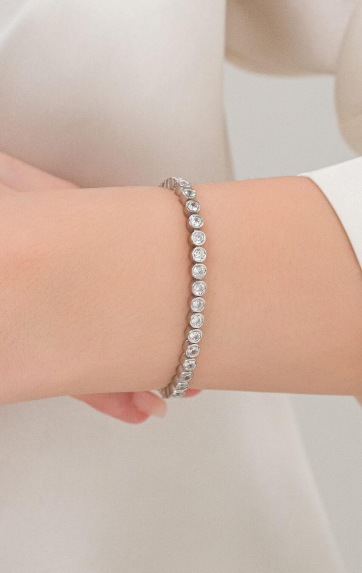 4 mm Gümüş Beyaz Zirkon Taşlı Pırlanta Modeli Rodyumlu Su Yolu Bileklik