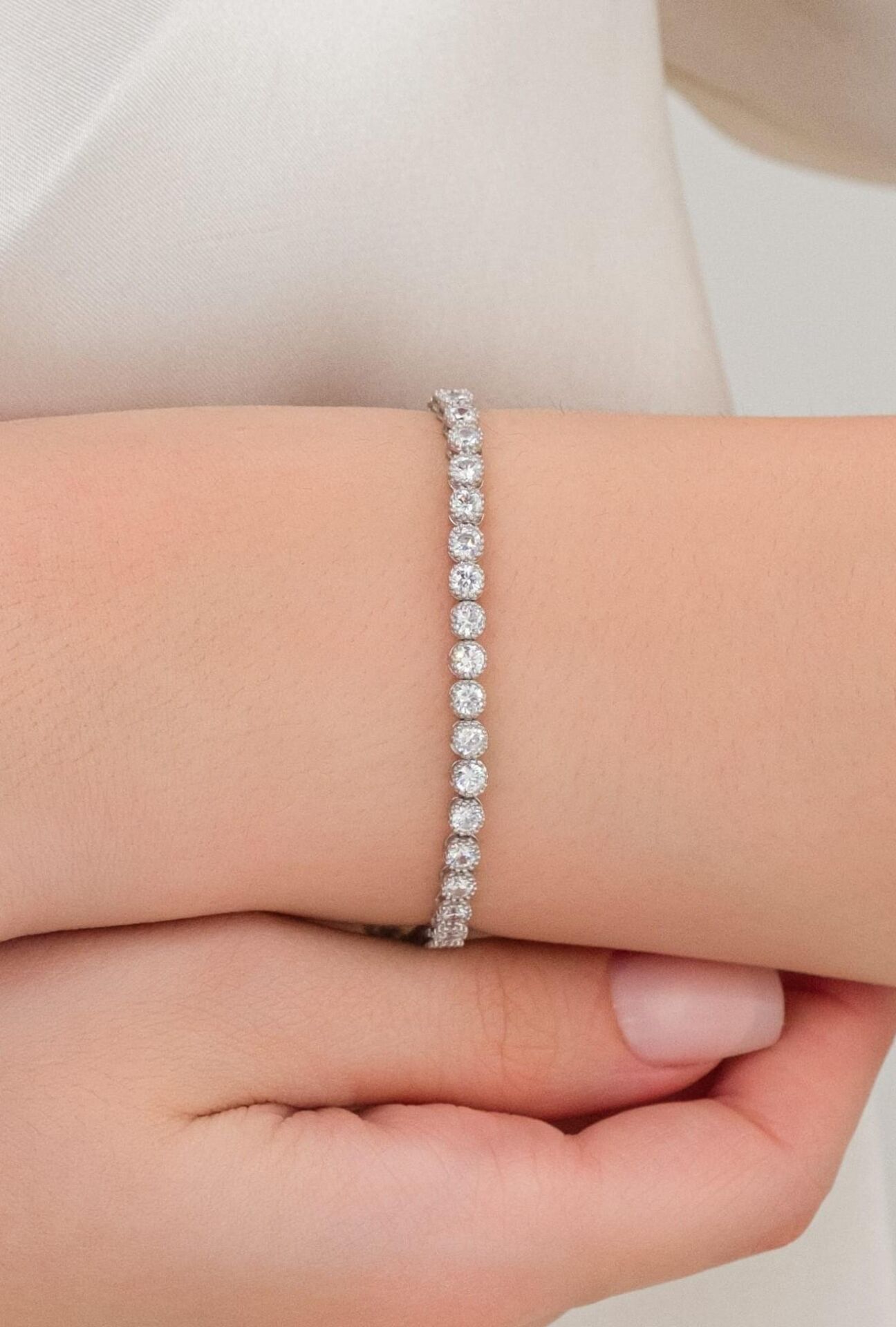 3.8 mm Gümüş Beyaz Zirkon Taşlı Pırlanta Montürlü Rodyumlu Su Yolu Bileklik