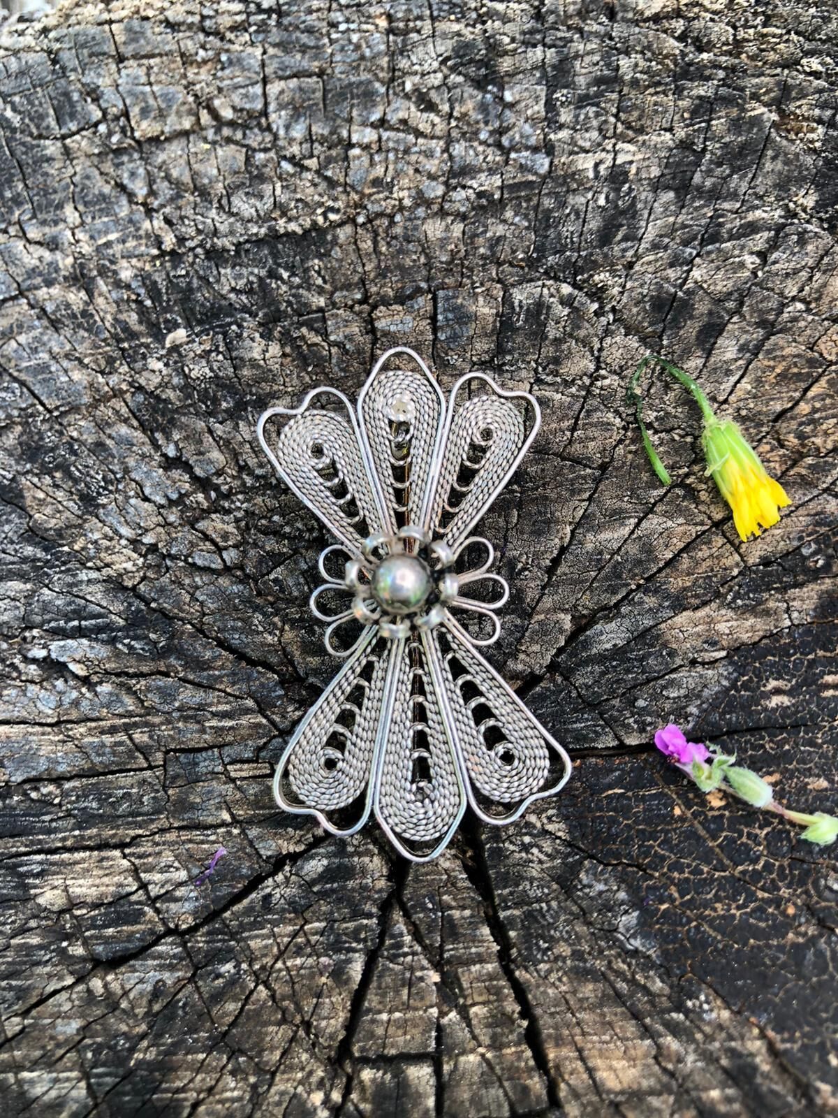 GÜMÜŞ TELKARİ BROŞ