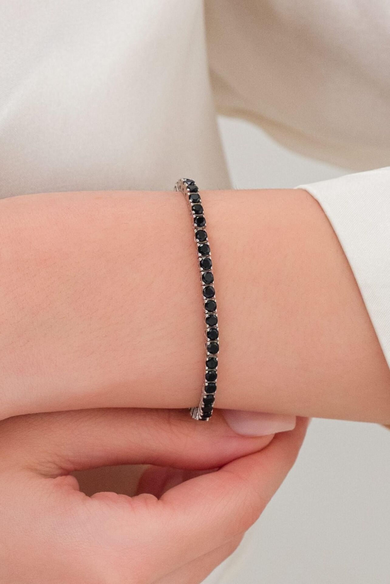 3 mm Gümüş Siyah Zirkon Taşlı Rodyumlu Su Yolu Bileklik