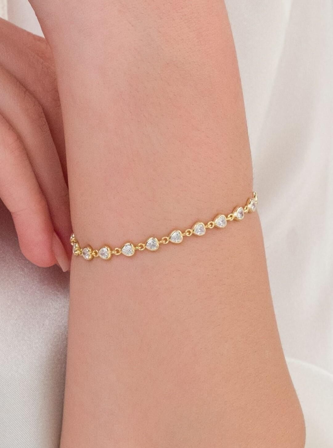 Gümüş Altın Kaplama Kalpli Beyaz Zirkon Taşlı Sıralı Su Yolu Bileklik