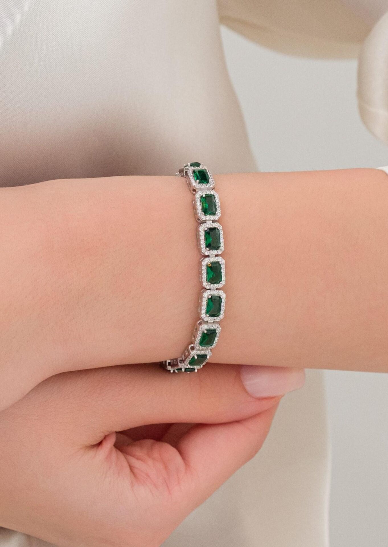 Gümüş Dikdörtgen Baget Yeşil Zirkon Taşlı Rodyumlu Su Yolu Bileklik