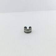 GÜMÜŞ ESKİTME DESENLİ KIKIRDAK KÜPE