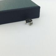 GÜMÜŞ ESKİTME DESENLİ HALKA KIKIRDAK KÜPE