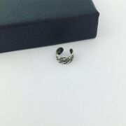 GÜMÜŞ ESKİTME DESENLİ HALKA KIKIRDAK KÜPE