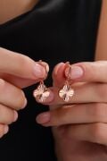 GÜMÜŞ ROSE KAPLAMA YONCA LAZER KESİM KALEM İŞLEMELİ KÜPE