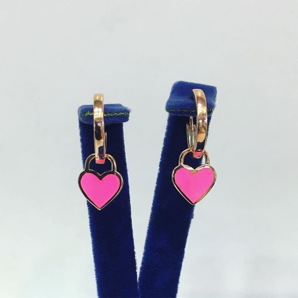 GÜMÜŞ ROSE BRONZ PEMBE MİNE İŞLEMELİ KALP KÜPE