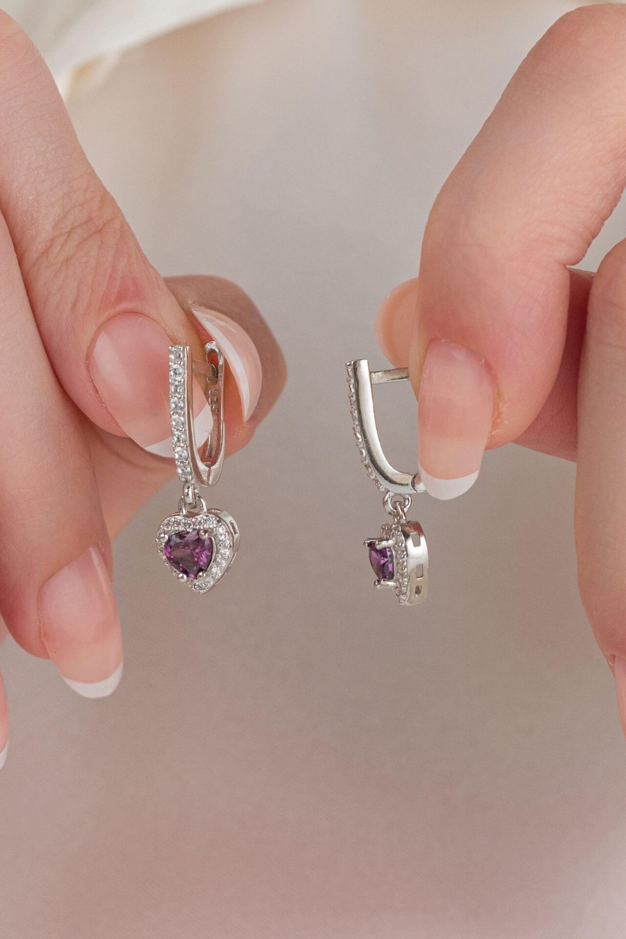 GÜMÜŞ MOR AMETİST TAŞLI KALP KALPLİ KÜPE