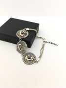 GÜMÜŞ VAV HARFLİ TURKUAZ TAŞLI BİLEKLİK