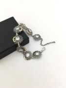 GÜMÜŞ ZİRKON TAŞLI VAV HARFLİ TELKARİ BİLEKLİK