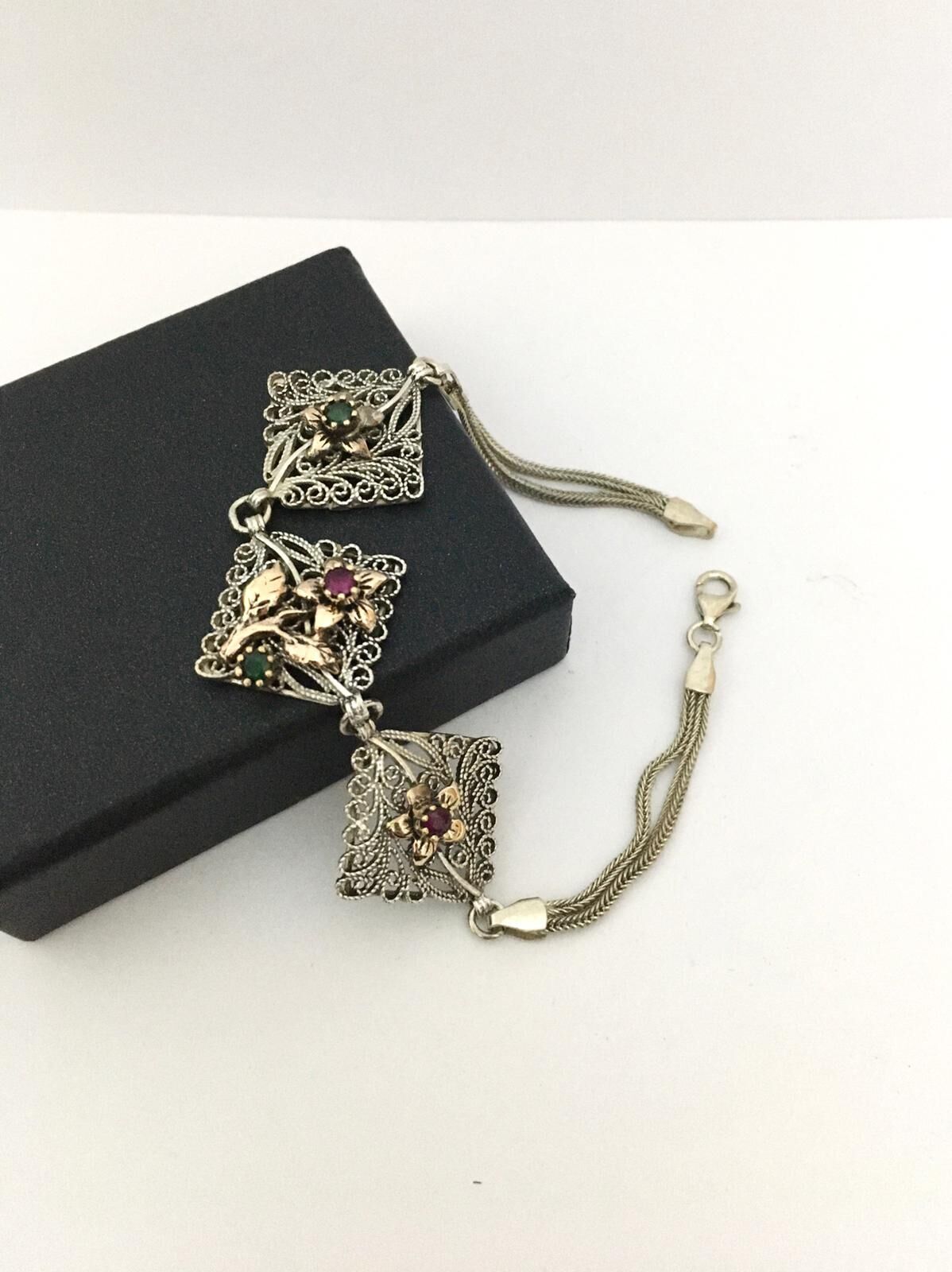 GÜMÜŞ ÇİÇEK YAKUT VE ZÜMRÜT TAŞLI OTANTİK BİLEKLİK