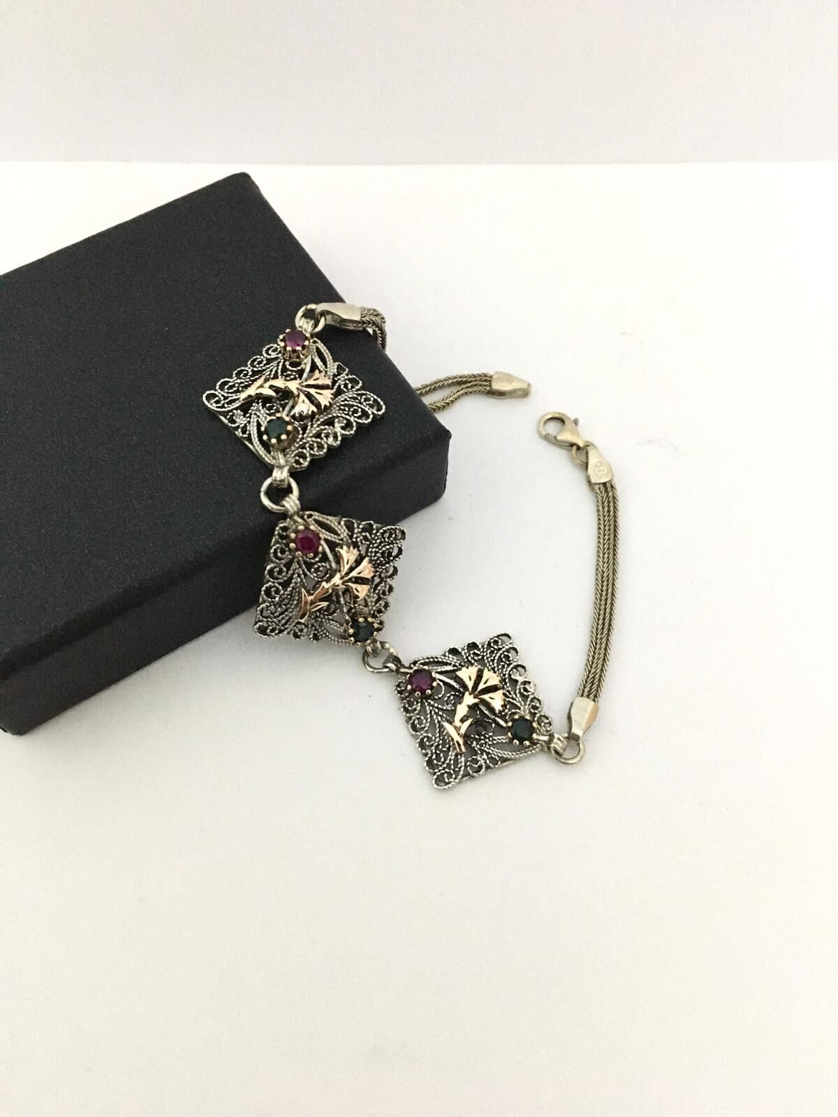 GÜMÜŞ ÇİÇEK YAKUT ZÜMRÜTTAŞLI BİLEKLİK