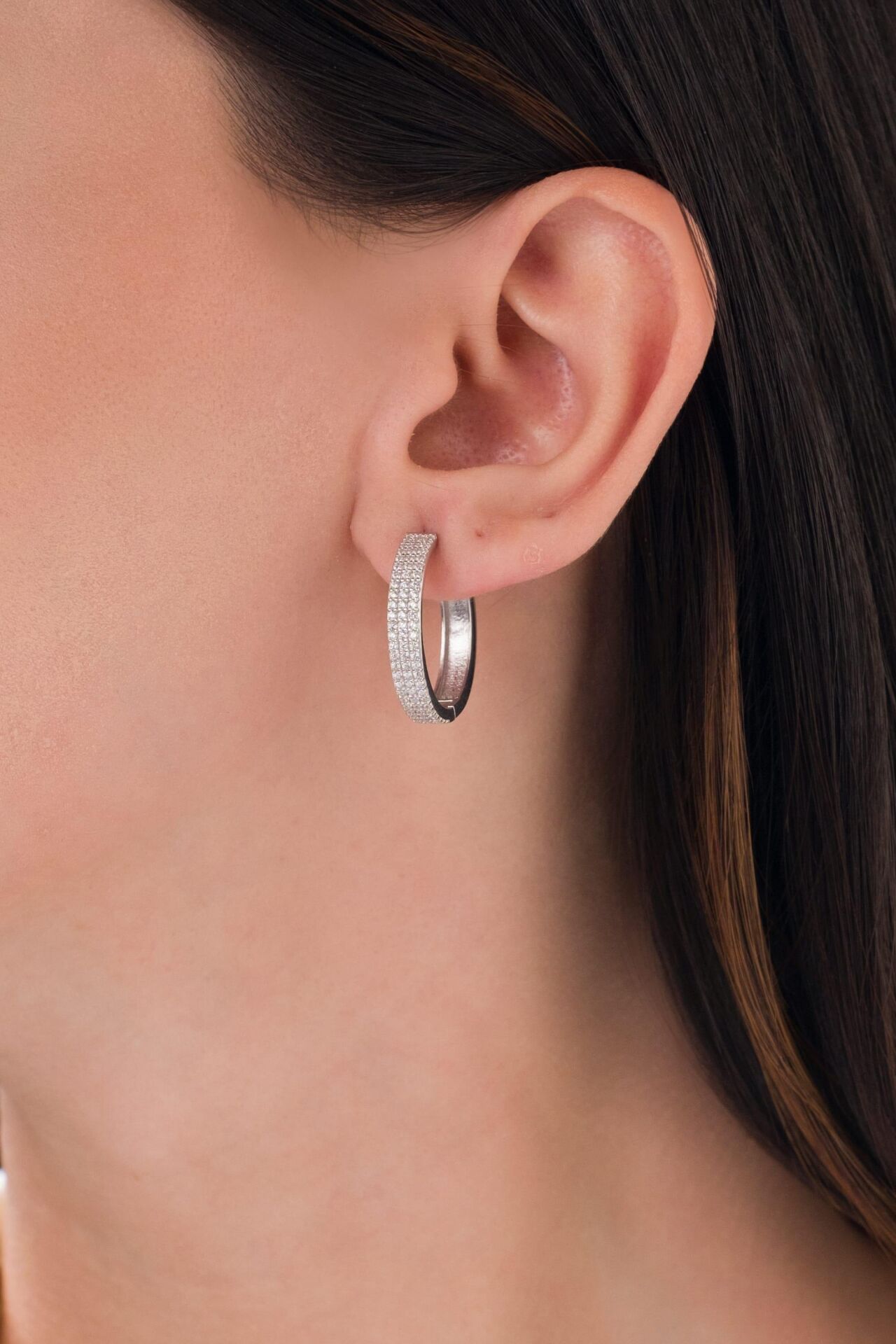 925 Ayar Gümüş 20 mm Beyaz ZİRKON TAŞLI HALKA  KÜPE