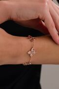 Gümüş Rose Kaplama Üçlü Yonca Çiçek Kalemli Lazer İşlemeli Taşsız Bileklik