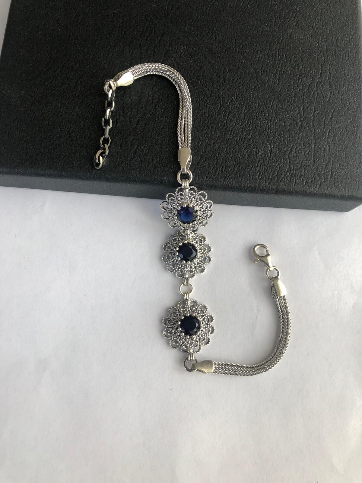 GÜMÜŞ TELKARİ KÖK SAFİR TAŞLI BİLEKLİK