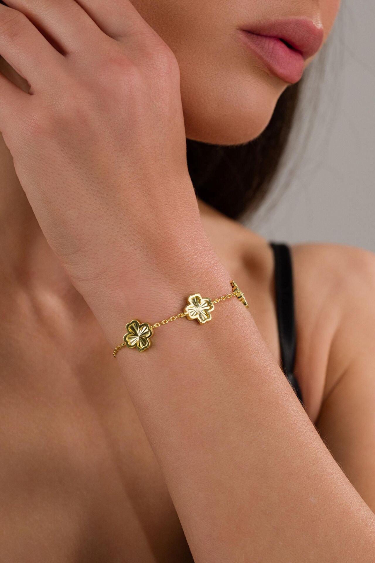 Gümüş Altın Gold Kaplama Üçlü Yonca Çiçek Lazer İşlemeli Taşsız Bileklik