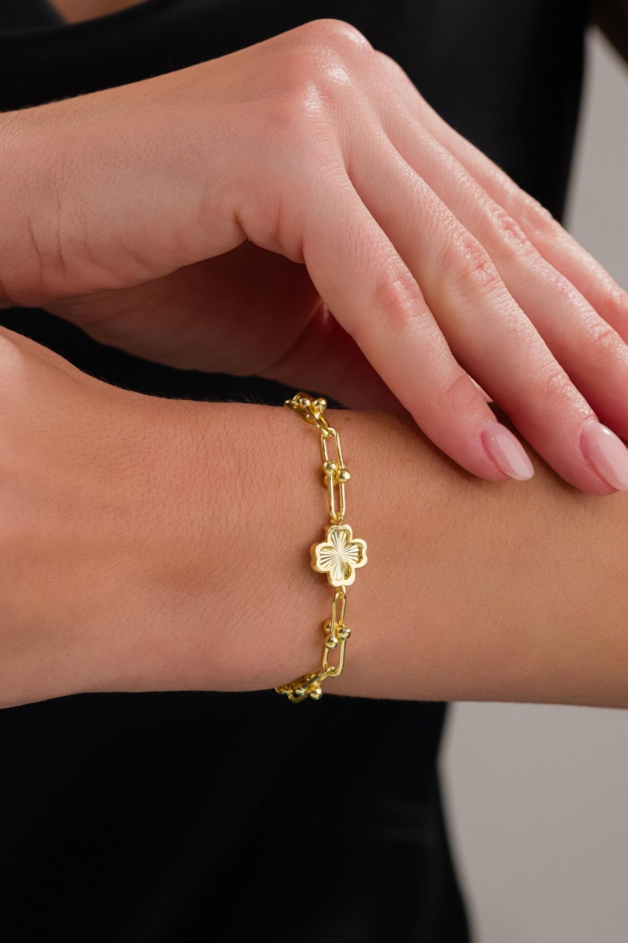 Gümüş Altın Gold Kaplama Yonca Çiçek Lazer İşlemeli Taşsız Bileklik