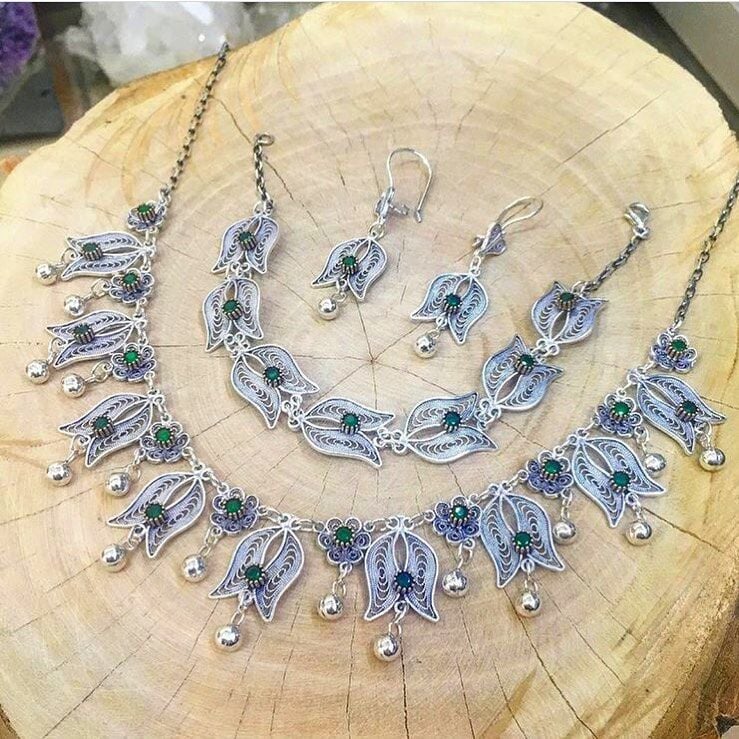 925 GÜMÜŞ TELKARİ LALE YEŞİL KÖK ZÜMRÜT TAŞLI TAKIM