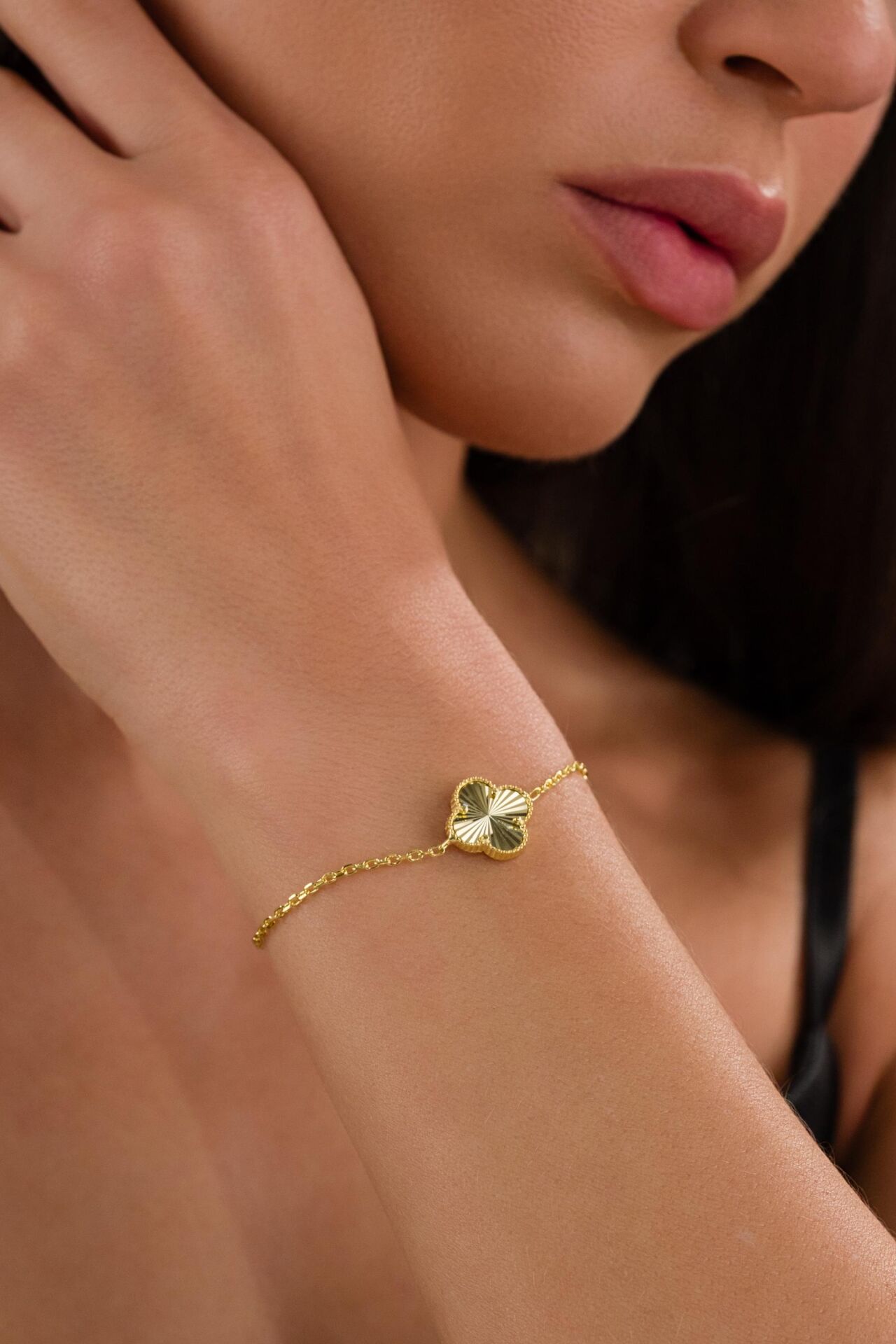 Gümüş Altın Gold Kaplama Yonca Çiçek Lazer İşlemeli Taşsız Bileklik