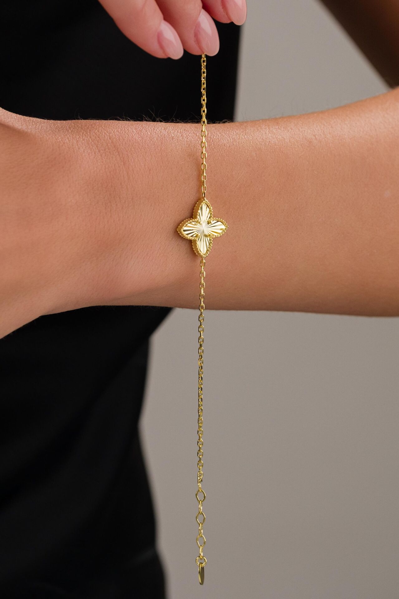 Gümüş Altın Gold Kaplama Yonca Çiçek Lazer Kalem İşlemeli Taşsız Bileklik