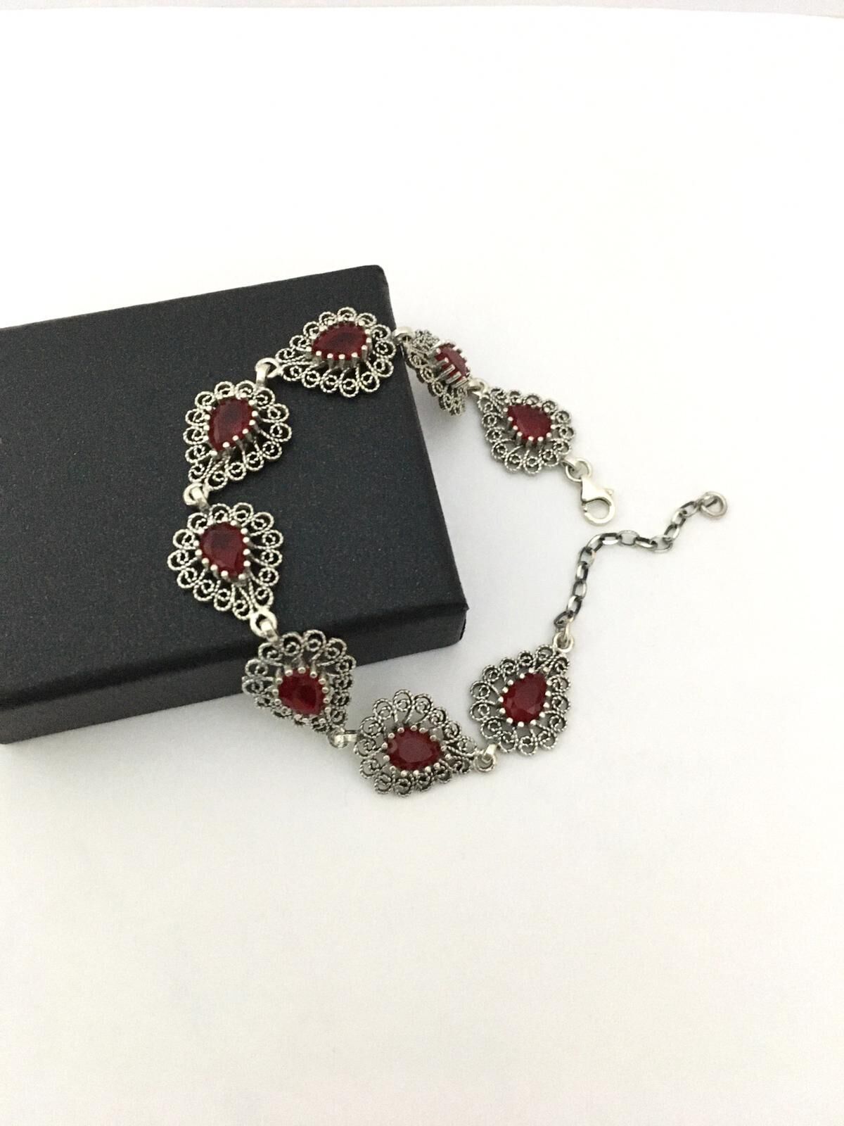 GÜMÜŞ KÖK YAKUT TAŞLI TELKARİ BİLEKLİK