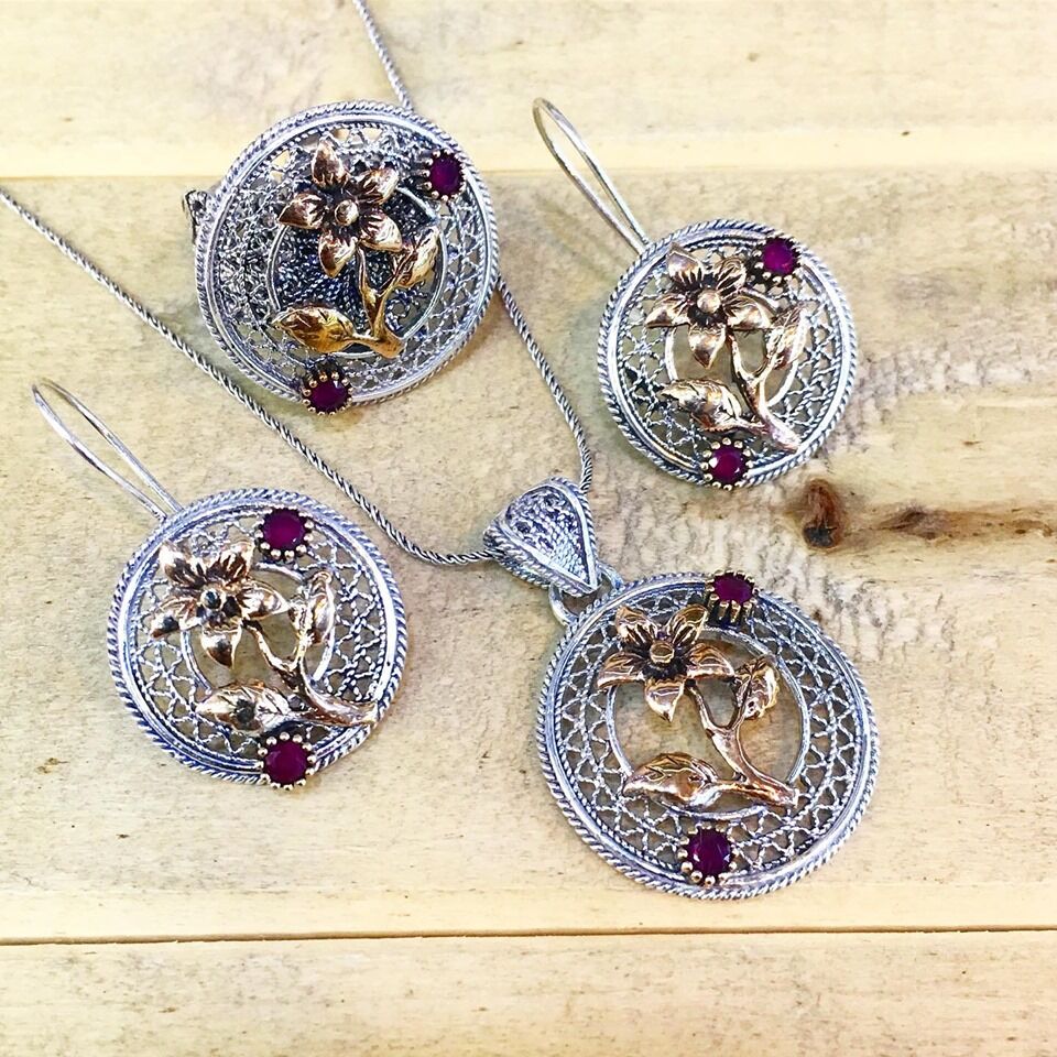 925 AYAR GÜMÜŞ OKSİTLİ TELKARİ EL İŞİ KÖK YAKUT TAŞLI ÇİÇEK SET