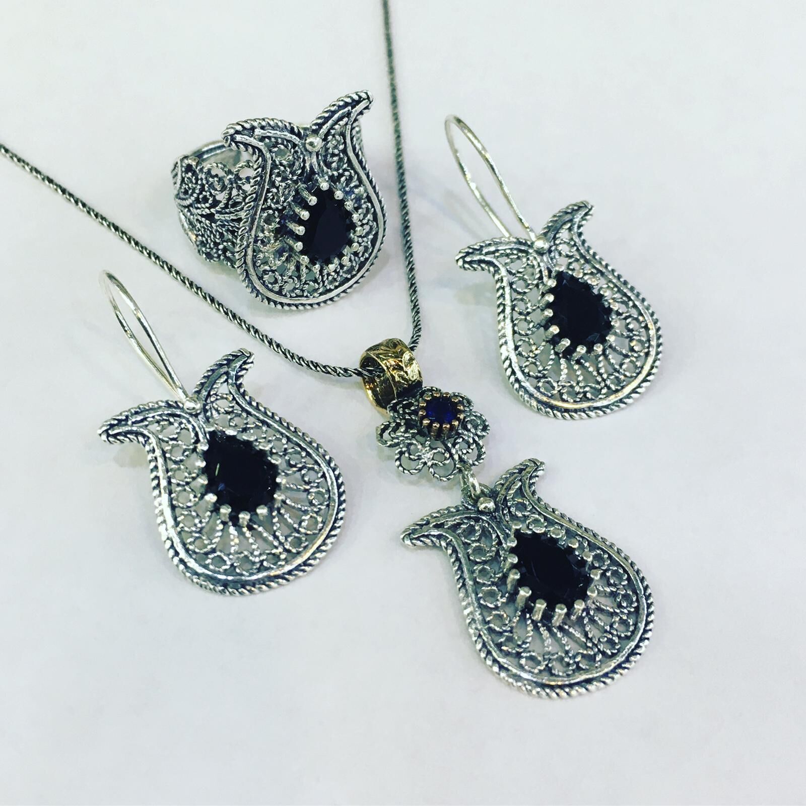 GÜMÜŞ TELKARİ  SİYAH ZİRKON TAŞLI LALE SET